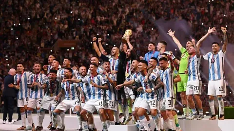 林良铭红牌蒋光太受伤 国足十人应战沙特0-1遗憾落败